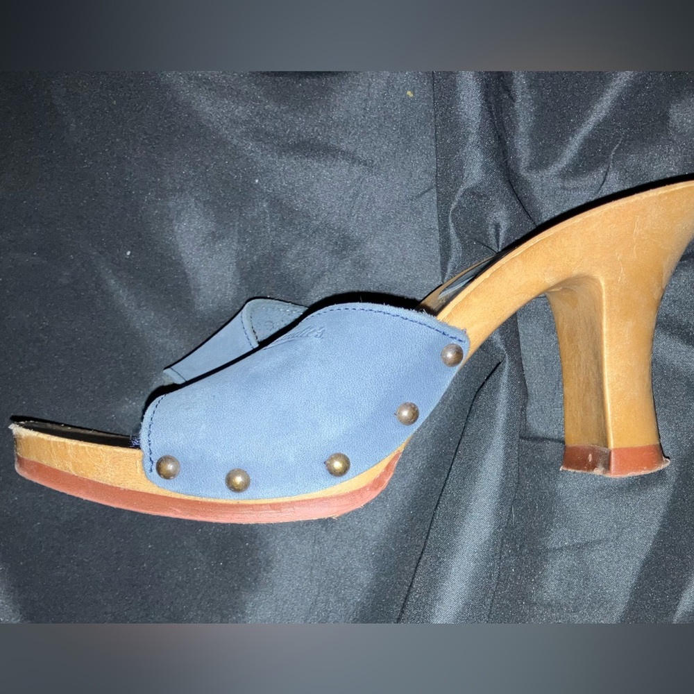 Vintage CANDIE’S 3.5” mules heels clogs pumps blue suede. Size 8 Made in Italy